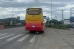 Xe khách lùi trên Quốc lộ 1, bé gái tử vong, mẹ bị thương ở Thanh Hóa