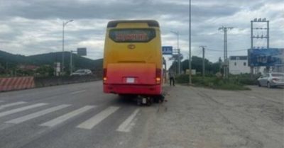 Xe khách lùi trên Quốc lộ 1, bé gái tử vong, mẹ bị thương ở Thanh Hóa