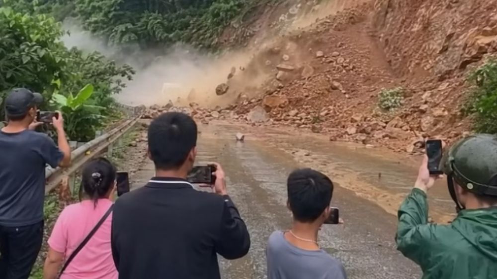 Thảm họa thành “mồi” trên mạng: Góc khuất cuộc đua câu view