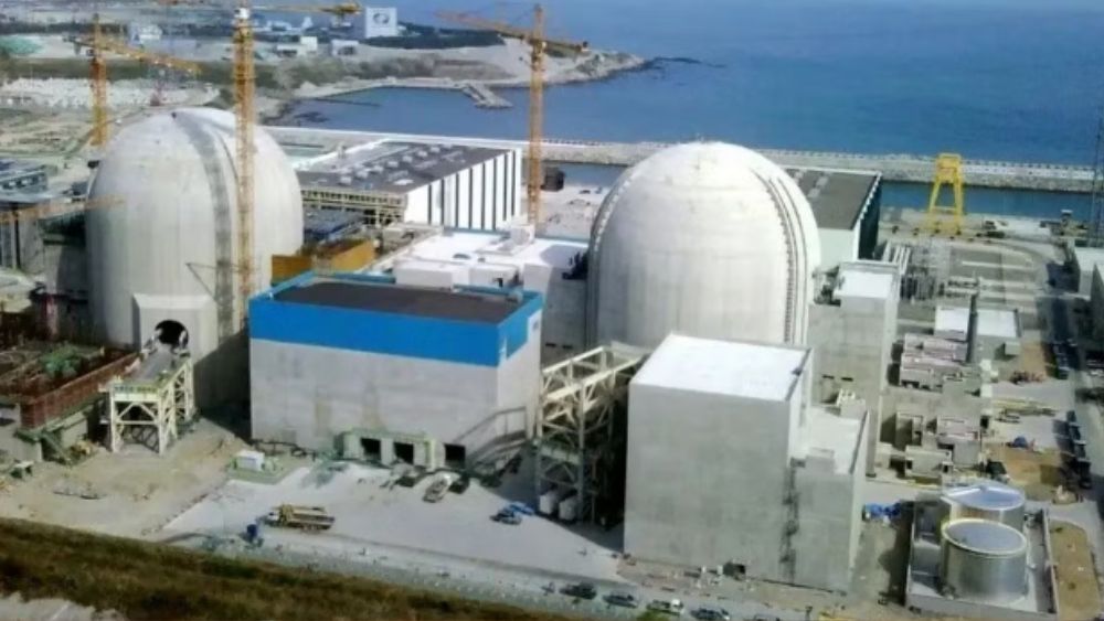 Iran tố Mỹ tấn công nhà máy điện hạt nhân Darkhovin
