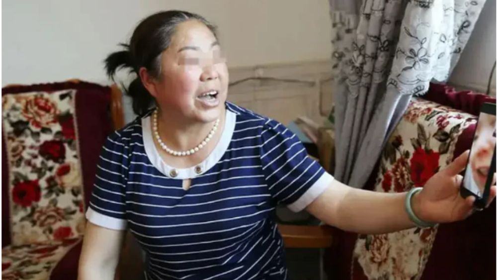 Khoe nhà mới của con lên MXH, vợ chồng già nhận cảnh báo