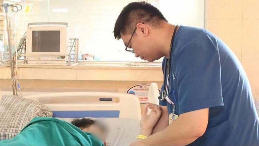 Thiếu niên 15 tuổi đột quỵ não khi vào nhà vệ sinh