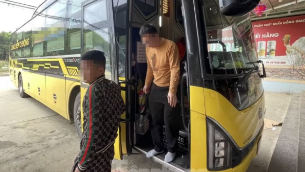 Vì sao xe khách giường nằm chỉ có một cửa lên xuố