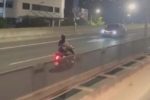 Xe máy đi ngược chiều tông ô tô trên Vành đai 3