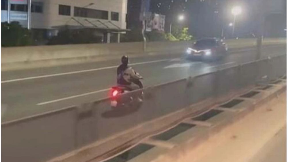 Nam thanh niên đi xe máy ngược chiều Vành đai 3 tông ô tô