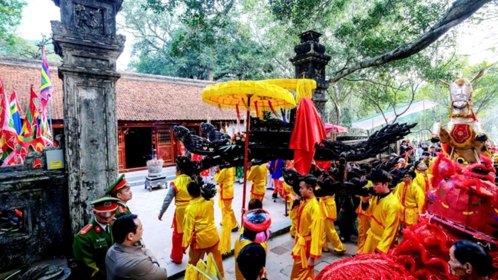 Khẩn cấp ứng phó sạt lở tại Đền Sóc ở Hà Nội