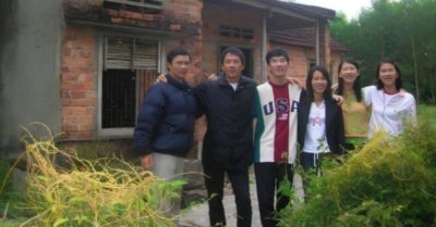 Vợ chồng nghèo nhất xóm nuôi 8 người con thành thạc sĩ, tiến sĩ