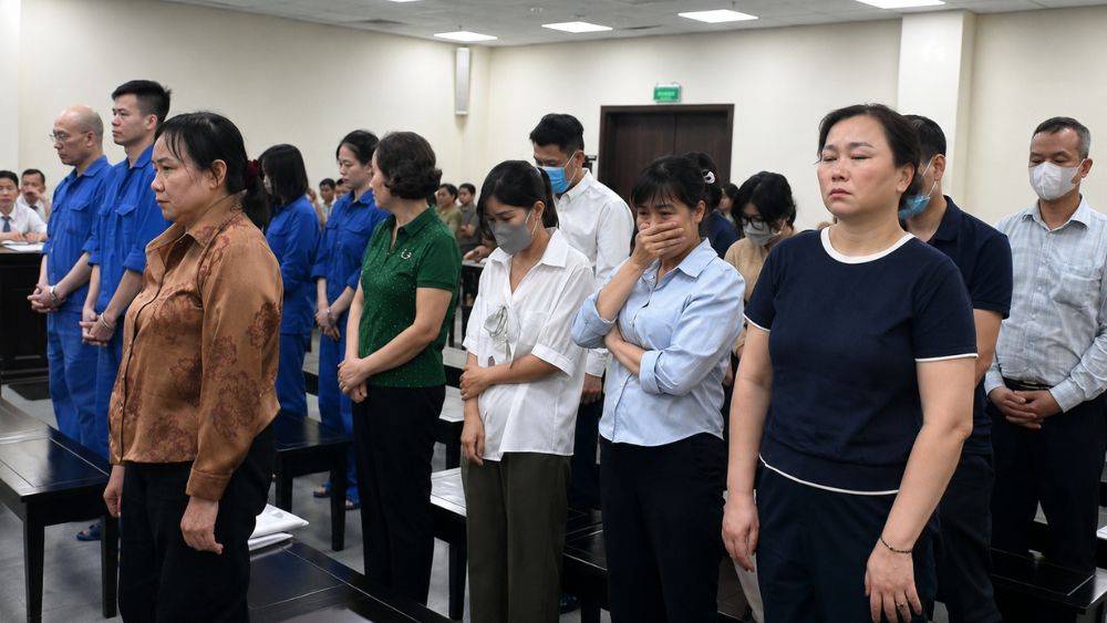 Vụ nhận hối lộ tại Sở Y tế Hà Nội: Bị cáo khai né người thân làm môi giới nhận tiền cấp phép y, dược. Xem diễn biến mới nhất.