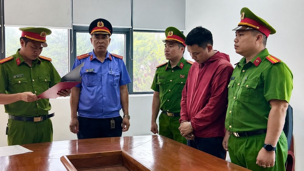 Nhân viên ngân hàng ở Quảng Trị bị cáo buộc lừa đảo chiếm đoạt hơn 29 tỷ đồng. Diễn biến vụ án và thông tin điều tra mới nhất.