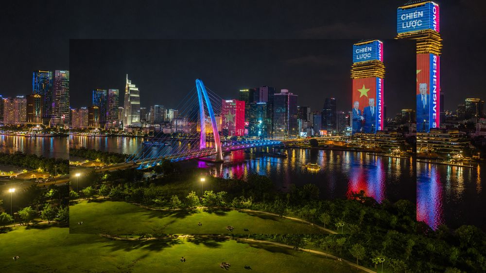 TP.HCM trình chiếu ánh sáng trên tòa nhà Saigon Marina IFC chào mừng 250 năm Quốc khánh Mỹ, tôn vinh quan hệ Việt Nam - Mỹ.