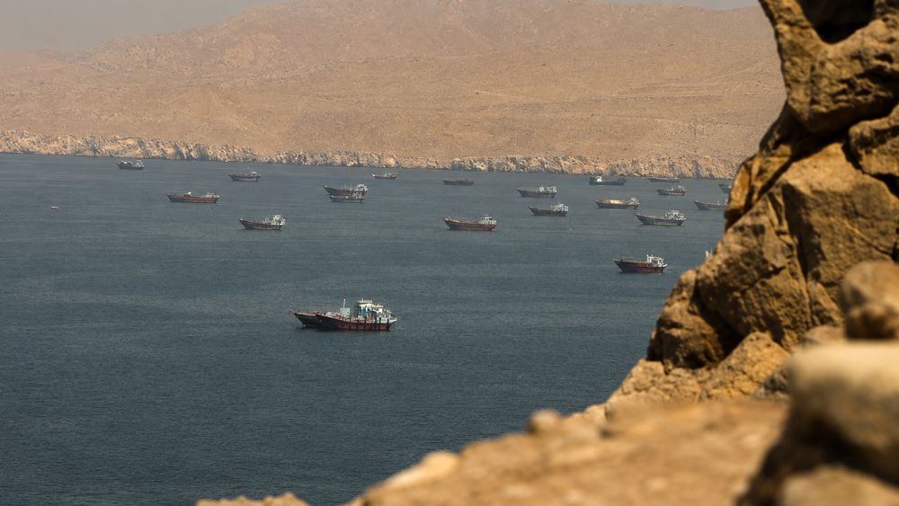 Mỹ và Iran đàm phán gián tiếp, trong đó eo biển Hormuz là một nội dung được thảo luận, thu hút sự quan tâm quốc tế.