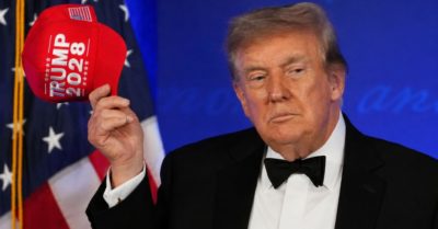 Trump nói đùa về nhiệm kỳ 3 tại tiệc báo chí Nhà Trắng tổ chức lại