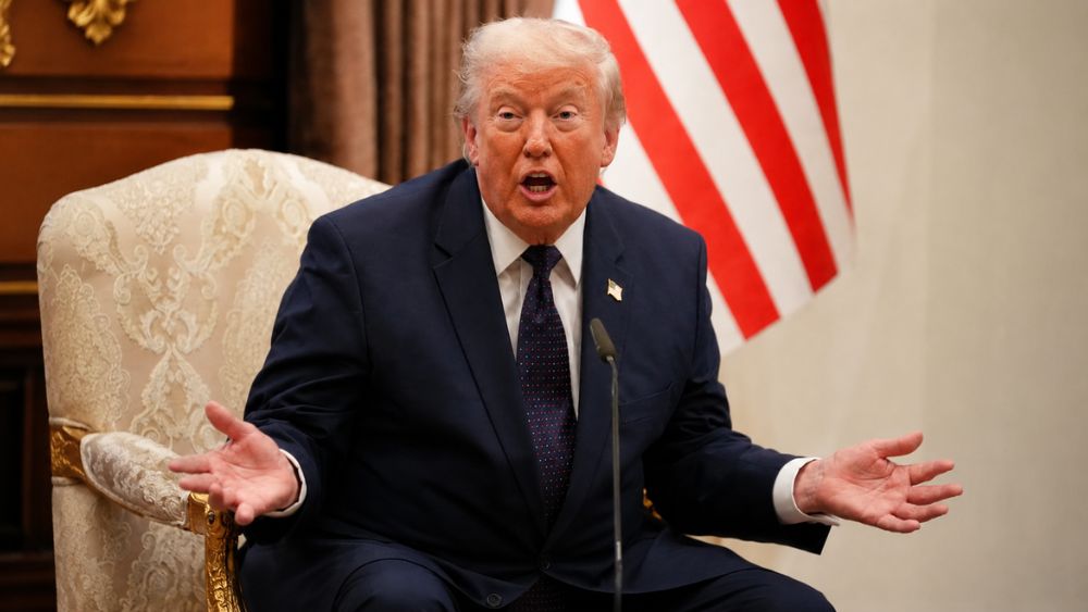 Ông Trump tiếp tục kêu gọi Mỹ kiểm soát Greenland và bày tỏ thất vọng với NATO tại hội nghị thượng đỉnh, xem chi tiết diễn biến mới.