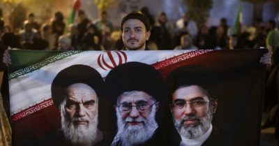 Phe siêu cứng rắn Iran gây sức ép với nhóm chủ hòa đàm phán