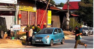 Người dân bàng hoàng khi phát hiện hai người đàn ông tử vong trong ô tô ven Quốc lộ 32