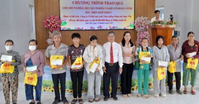 Ở tuổi 80, một chủ cơ sở muối sấy đã chi hơn 25 tỉ đồng cho người nghèo