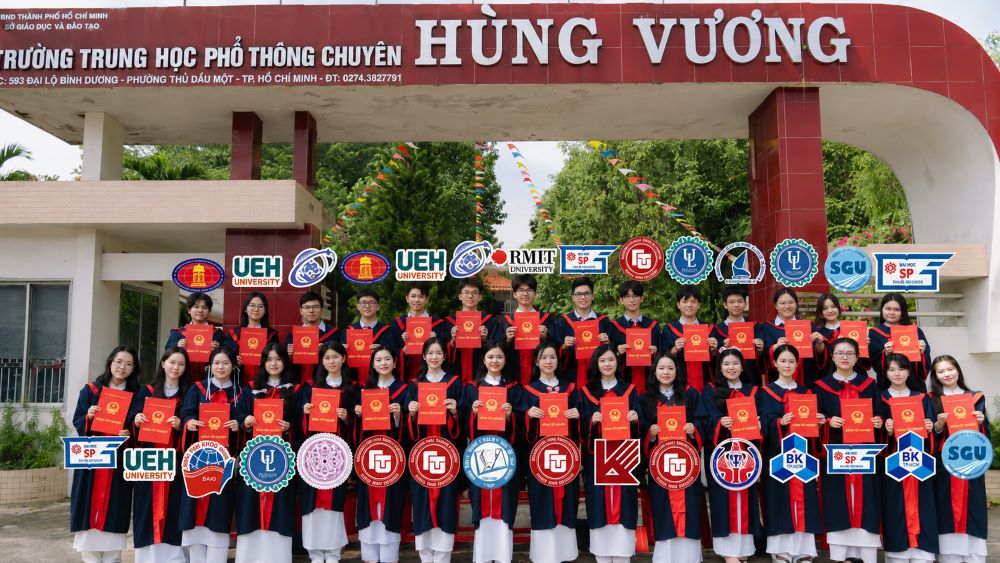 Một lớp ở TPHCM có 100% học sinh đậu đại học top đầu, thành tích nổi bật gây chú ý.