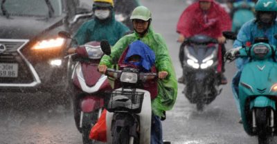 Mưa kéo dài khiến cảnh báo thiên tai tăng cao