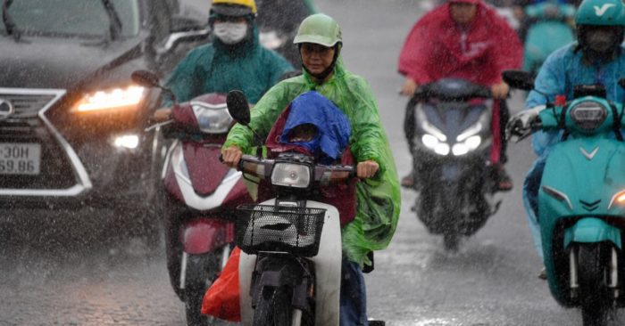 Mưa kéo dài khiến cảnh báo thiên tai tăng cao