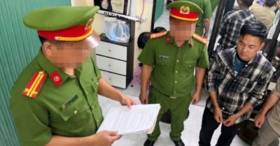 Dùng còng số 8 khống chế con nợ, nhóm đối tượng bị bắt khẩn cấp