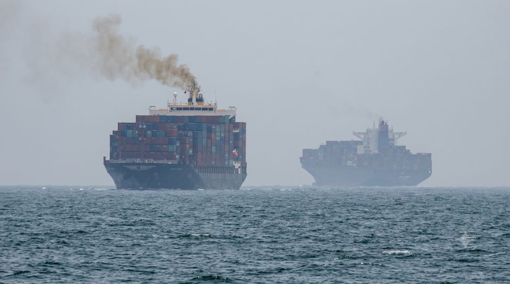 UAE cáo buộc Iran tập kích tàu dầu gần eo biển Hormuz, gây gia tăng căng thẳng an ninh hàng hải khu vực.