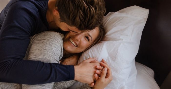 Đêm tân hôn, tôi bất ngờ trước món quà và bí mật của chồng
