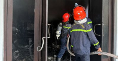 Hội trường giữa cù lao bốc cháy, lửa nhanh chóng bị khống chế