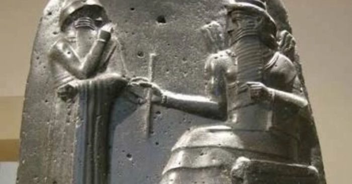 Bộ luật Hammurabi và những hình phạt khắc nghiệtBia đá khắc Bộ luật Hammurabi, ghi các quy định pháp luật của Babylon cổ đại