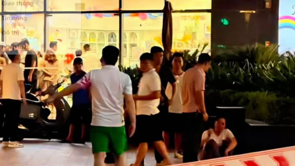 Bé trai 7 tuổi rơi từ tầng 15 chung cư ở Hải Phòng
