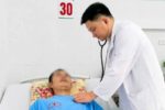 Người đàn ông ngừng tim sau điện giật, ngã từ độ cao 3m được cứu sống