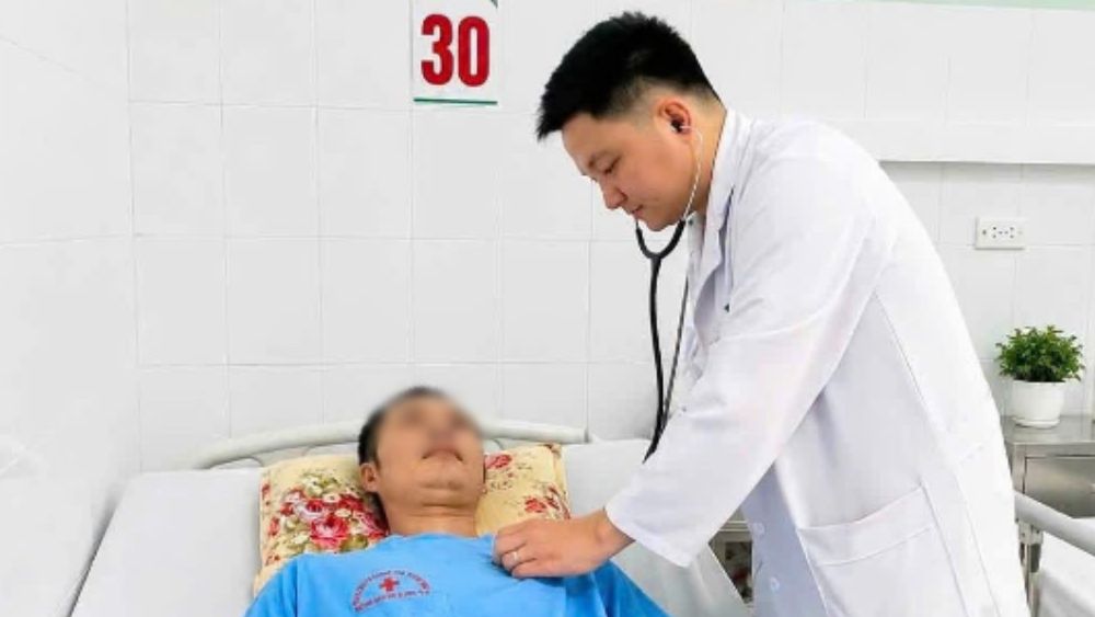 Điện giật ngã từ độ cao 3m, người đàn ông thoát chết