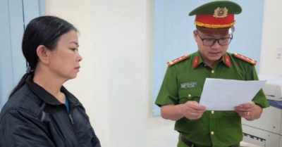Người phụ nữ pha cồn thành rượu bán bị khởi tố ở Quảng Ngãi