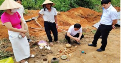 Khai quật mộ gạch cổ ở Nghệ An, phát hiện kiếm và tiền cổ