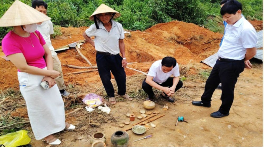 Khai quật mộ gạch cổ, phát hiện nhiều hiện vật