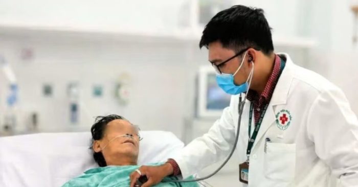 Ngừng tim giữa đường, người đàn ông được cứu sống