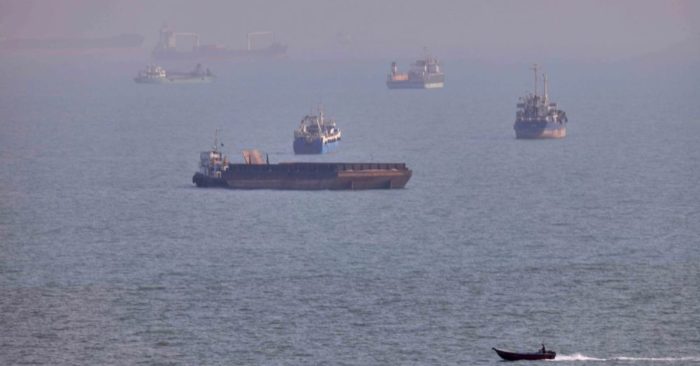 Eo biển Hormuz tiếp tục rơi vào thế bế tắc