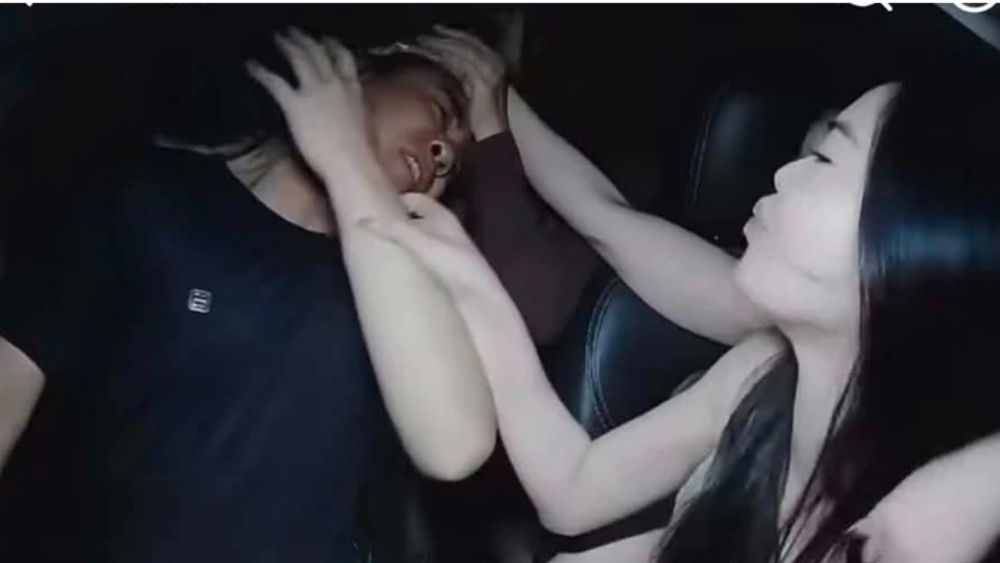 nhóm khách nữ hành hung tài xế taxi