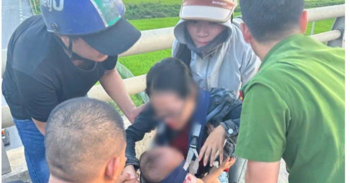 giải cứu người mẹ ôm con nhảy cầu