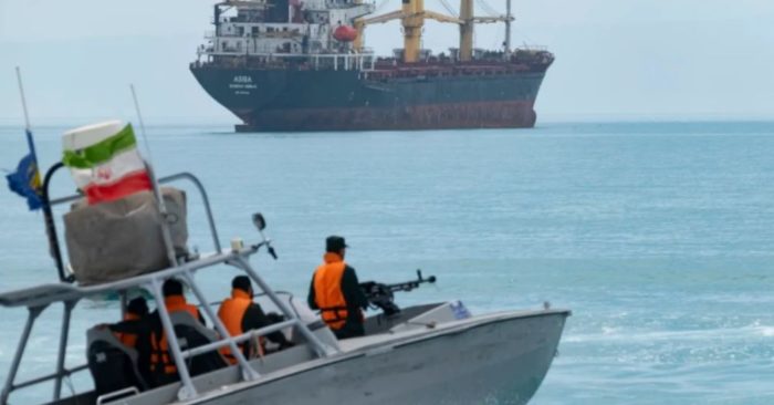 Iran phản ứng gay gắt trước tuyên bố của ông Trump về Hormuz