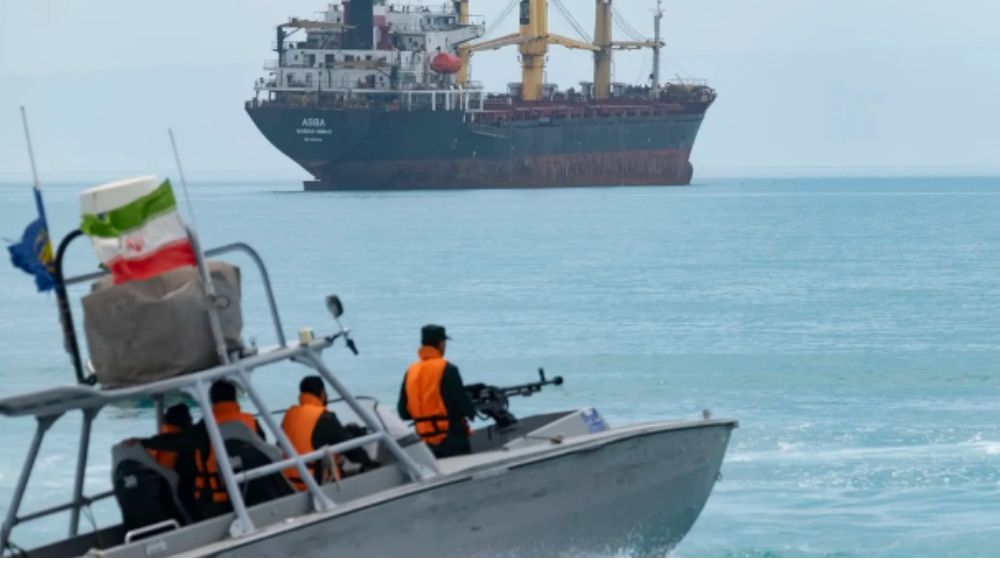Iran khẳng định quyền kiểm soát eo biển Hormuz