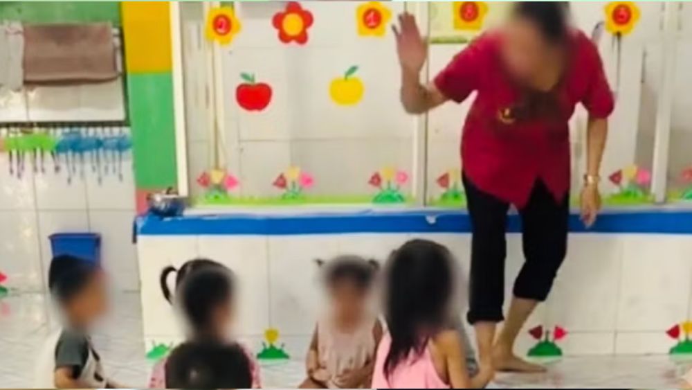 Bảo mẫu bạo hành trẻ mầm non gây phẫn nộ