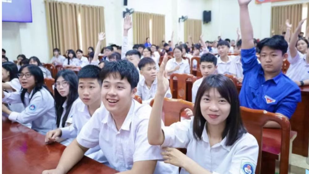 Không đỗ lớp 10 công lập, học sinh chọn hướng nào?