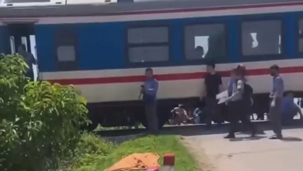 Cụ bà tử vong sau va chạm với tàu hỏa ở Nghệ An