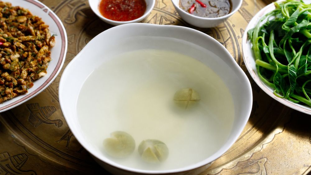 Uống nước luộc rau có tốt không? Tìm hiểu lợi ích, giá trị dinh dưỡng và những lưu ý quan trọng để sử dụng đúng cách.