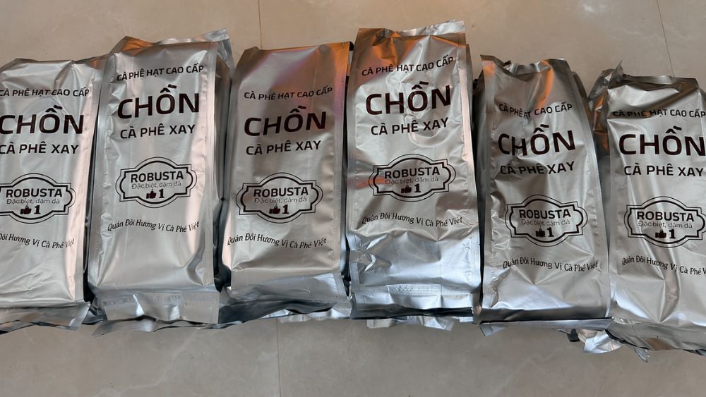 Khởi tố chủ cơ sở cà phê Nguyễn Thành Bình vì sản xuất, buôn bán cà phê giả. Xem chi tiết vụ việc và tang vật bị thu giữ.