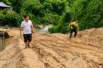 Chuyến đi đặc biệt của thầy cô vùng cao vượt núi tìm học sinh.
