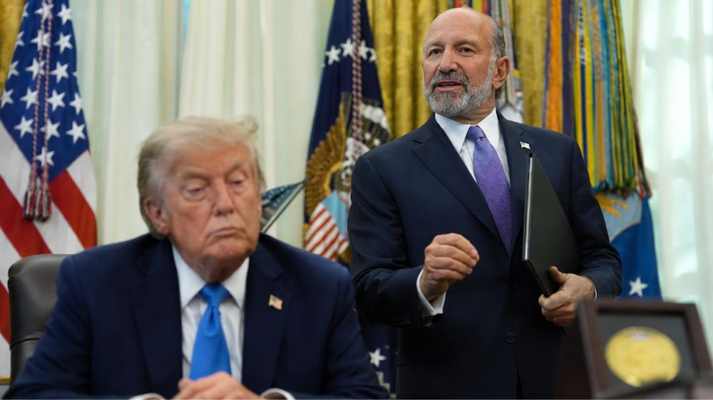 Quan chức siêu giàu đang chiếm số lượng lớn trong chính quyền Trump, làm dấy lên tranh luận về xung đột lợi ích và chính sách Mỹ.