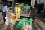 Hàng tấn thực phẩm bẩn bị bắt giữ, vì sao vẫn khó ngăn chặn?