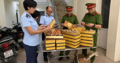 Thu giữ 200 bánh Trung thu không có hóa đơn tại Hà Nội