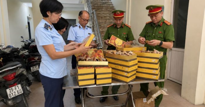 Thu giữ 200 bánh Trung thu không có hóa đơn tại Hà Nội